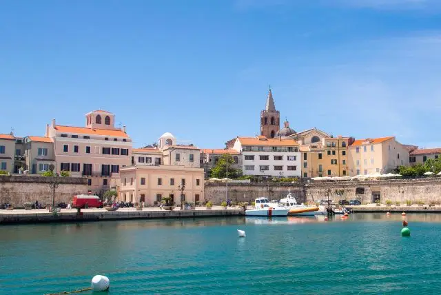 איך מגיעים מנאפולי לסרדיניה