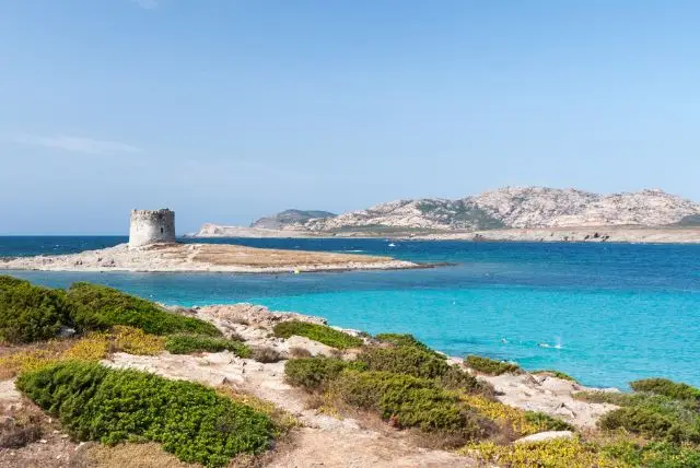 סטינטינו (Stintino) - צפון מזרח סרדיניה | כפר דייגים שאסור לפספס