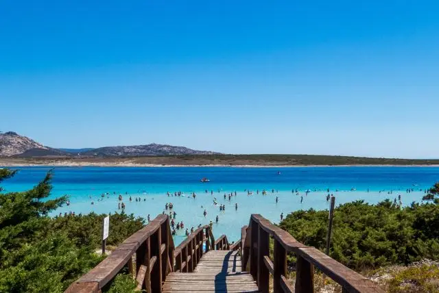 חוף פלוסה (PELOSA) בסטינטינו סרדיניה - Spiaggia de la Pelosa נחשב לאחד היפים בסרדיניה (ליד סאסארי)