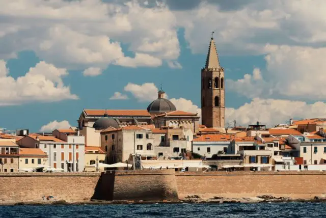 אלגרו (Alghero) בסרדיניה - ברצלונה הקטנה הינה עיירת נופש