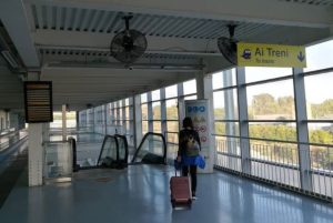 איך מגיעים מנמל התעופה בקליארי למלון במרכז העיר? credit to getyourguide.com