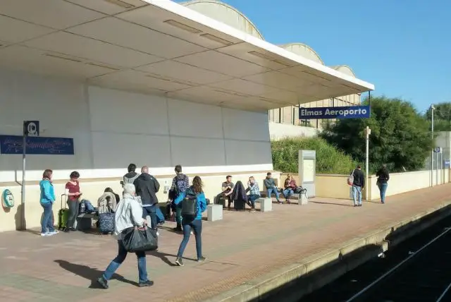 איך מגיעים מנמל התעופה בקליארי למלון במרכז העיר? credit to getyourguide.com