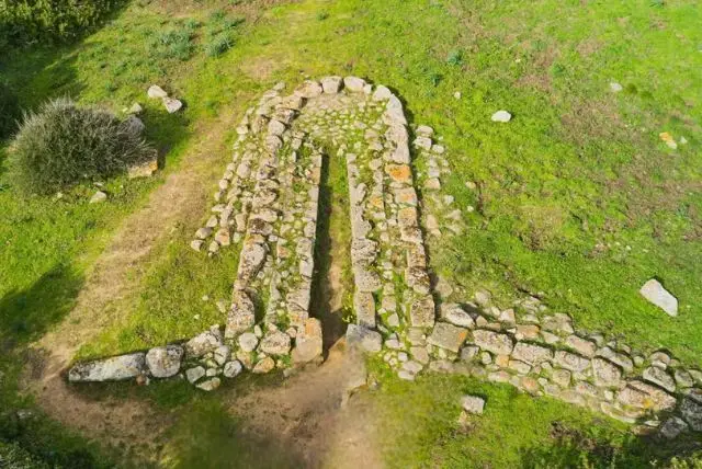 המגדלור של של סנטה תרזה גאלורה credit to getyourguide.com