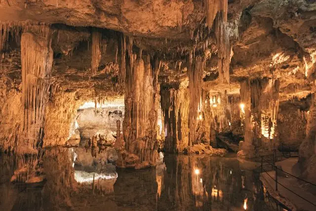 מערות נפטון (grotte di Nettuno) בסרדיניה - מערת נטיפים