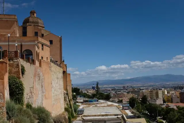 הקתדרלה של קליארי - Cattedrale di Santa Maria Assunta e Santa Cecilia הנקראת הדאומו של קליארי