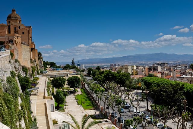 הקתדרלה של קליארי - Cattedrale di Santa Maria Assunta e Santa Cecilia הנקראת הדאומו של קליארי