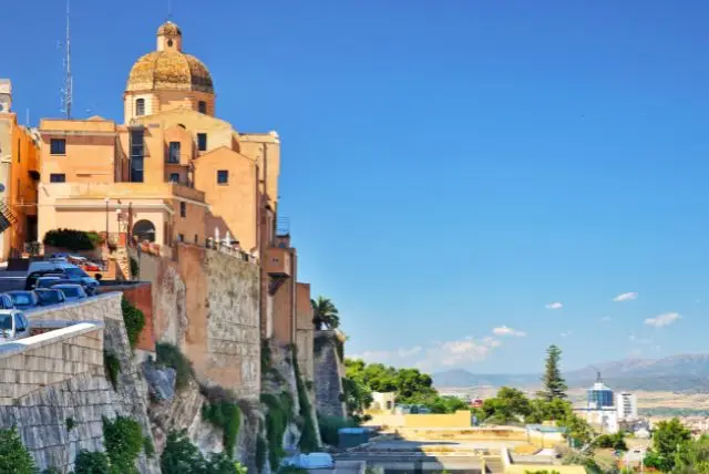 הקתדרלה של קליארי - Cattedrale di Santa Maria Assunta e Santa Cecilia הנקראת הדאומו של קליארי