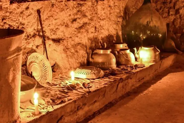 האמפתיאטרון הרומאי בקליארי (Anfiteatro Romano di Cagliari) credit to getyourguide.com