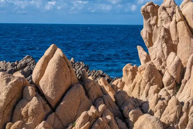 חוף Costa Paradiso ליד סנטה תרזה גאלורה