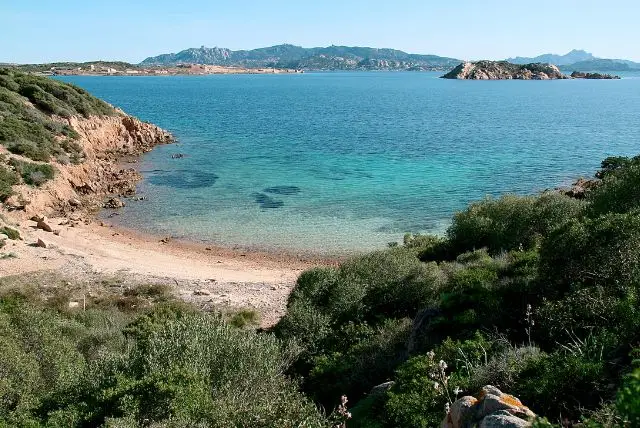 האיים המרכזיים של ארכיפלג איי המדלנה (La Maddalena)