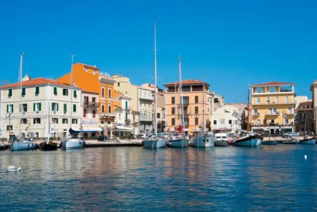 האיים המרכזיים של ארכיפלג איי המדלנה (La Maddalena)