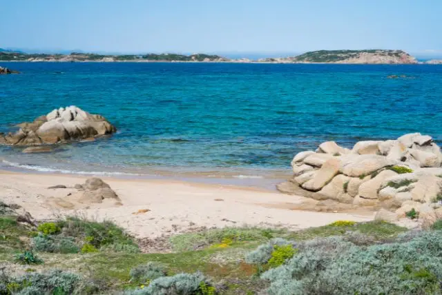 האיים המרכזיים של ארכיפלג איי המדלנה (La Maddalena)