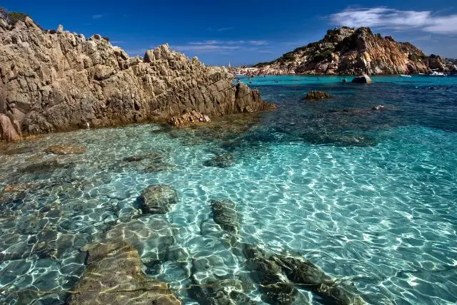 האי לה מדלנה (La Maddalenna) מבין איי המדלנה