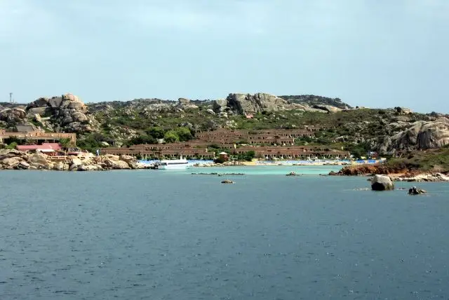 האי סנטו סטפנו (Santo Stefano) מבין איי המדלנה