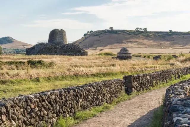 נוראגה סנטו אנטינה (Nuraghe Santu Antine) credit to getyourguide.com
