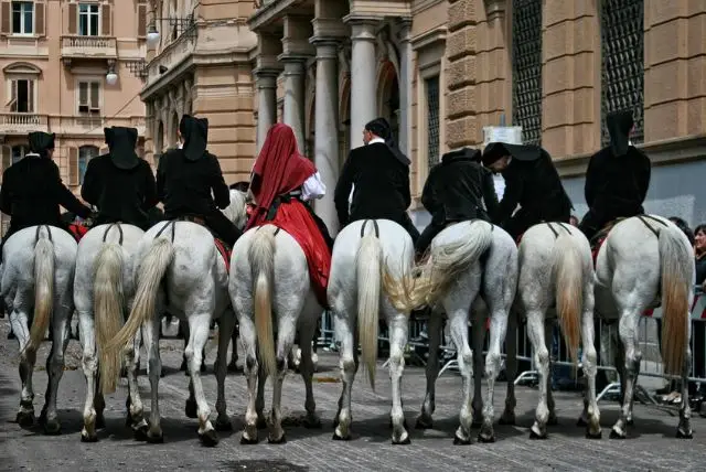 קוואלקטה סרדה (La Cavalcata Sarda) - פסטיבל חגיגות היום הראשון לפני האחד במאי בסרדיניה