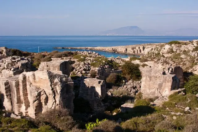 חוף Calla Rossa באי אזינארה בסרדיניה