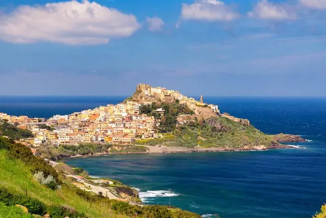 סרדיניה היסטוריה - מה חשוב לדעת מבחינת ההיסטוריה וסיפורי אתרי התיירות שאפשר לראות כיום