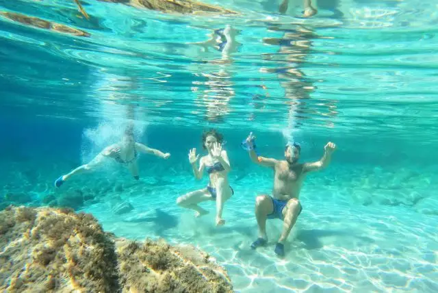 טיול קיאקים בסנט'אנטיוכיו בסרדיניה credit to getyourguide.com