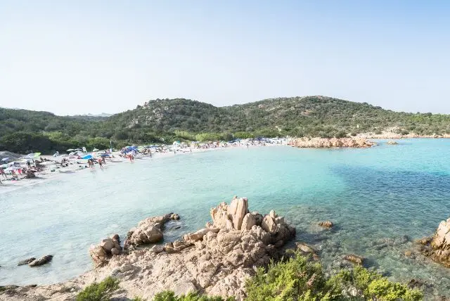 חוף הנסיך (spiaggia del Principe) בסרדיניה באיזור חוף האיזמרגד