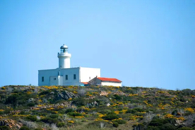 העיירה ארצקנה (Arzachena) בסרדיניה באיזור לה קוסטה זמרלדה (La Costa Smeralda)