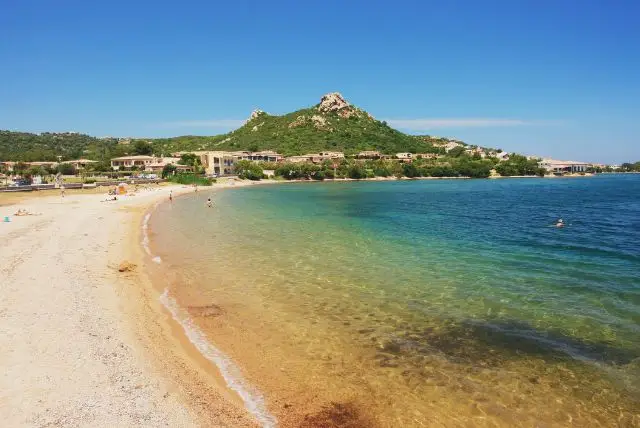 כפר הדייגים קאניג'ונה (Cannigione) בסרדיניה באיזור לה קוסטה זמרלדה (La Costa Smeralda)