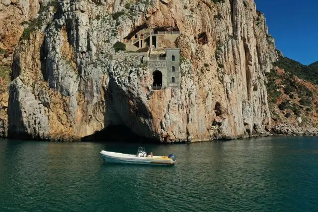 העיירה פורטו פלביה (Porto Flavia) ליד איגלסיאס credit to getyourguide.com