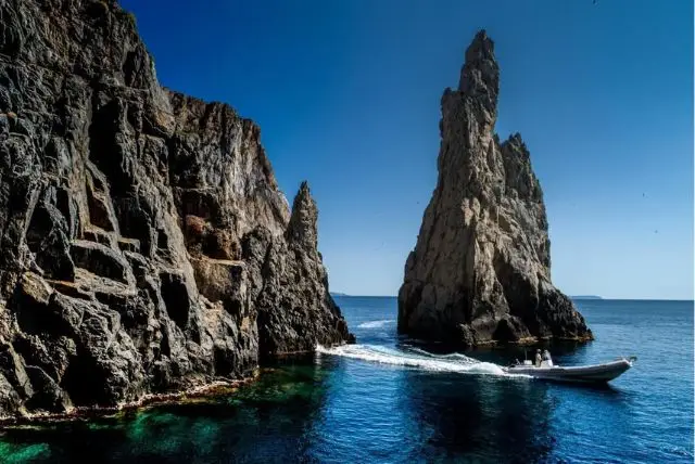 הצוקים של פורטו פלביה - Scoglio Pan di zucchero credit to getyourguide.com