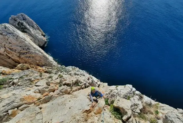 צוק מסואה - אחד המצוקים המרשימים ביותר בדרום-מערב סרדיניה במחוז איגלסיאס (Iglesias) credit to getyourguide.com