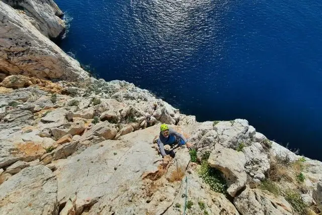 צוק מסואה - אחד המצוקים המרשימים ביותר בדרום-מערב סרדיניה במחוז איגלסיאס (Iglesias) credit to getyourguide.com