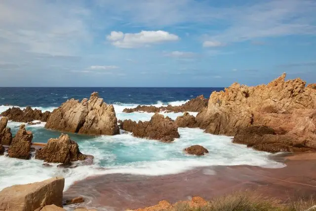 הכפר איזולה רוסה (Isola Rossa) בסרדיניה