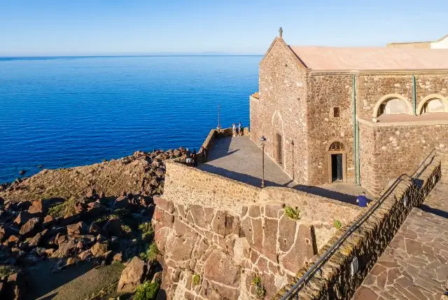הקתדרלה הגותית Cattedrale di sant’Antonio Abate בקסטלסרדו (castelsardo)
