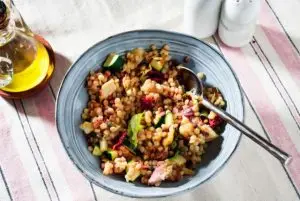 ה-Fregula (פסטה כדורית דמוית קוסקוס) שאפשר למצא ולאכול בסרדיניה