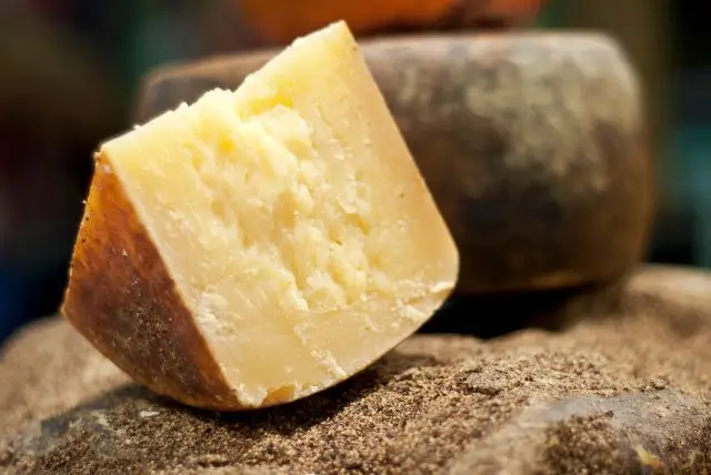 גבינת פקורינו סרדו (Pecorino Sardo) המפורסמת מיותר בסרדיניה