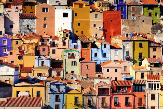 למי שייכת סרדיניה ולמה?