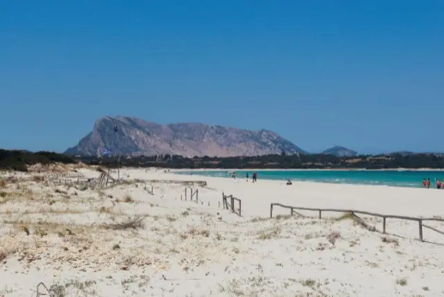 למי שייכת סרדיניה ולמה?