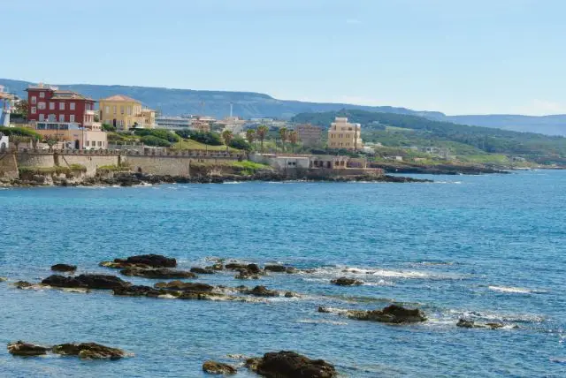 למי שייכת סרדיניה ולמה?