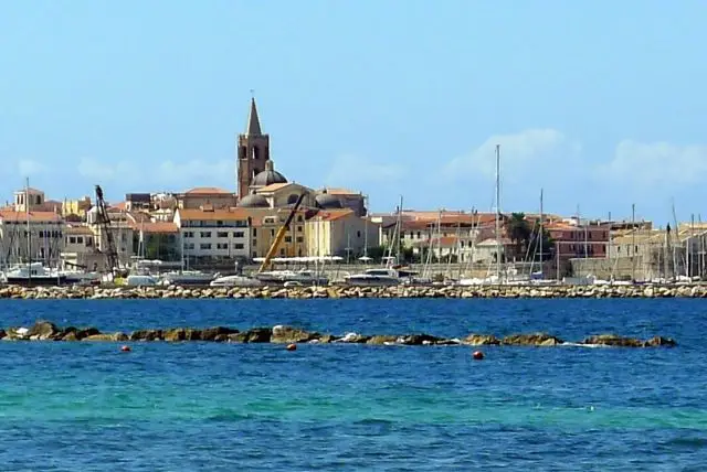 רשימת העיירות והכפרים שחובה להכיר בטיול בסרדיניה ומה צריך לדעת על כל יעד