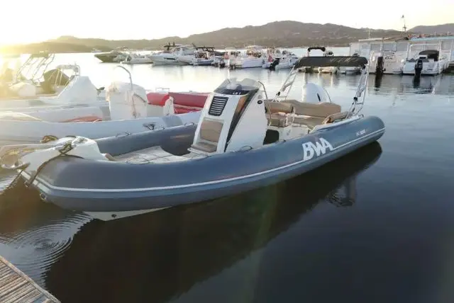 חוף קפריצ'ולי (Capriccioli) בקוסטה זמרלדה שבצפון-מזרח סרדיניה credit to getyourguide.com