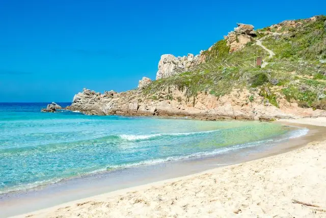 10 החופים הכי יפים ומיוחדים בסרדיניה