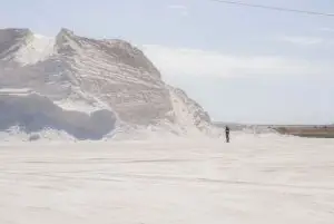 טיול ברכבת התיירים של קליארי אל מפעל המלח קונטי וקי credit to getyourguide.com