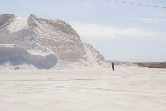 טיול ברכבת התיירים של קליארי אל מפעל המלח קונטי וקי credit to getyourguide.com
