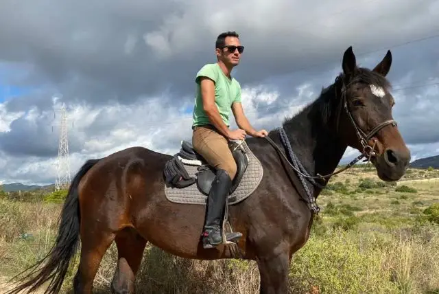 טיולי סוסים בקליארי credit to getyourguide.com