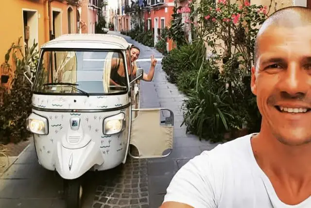 סיור טוק טוק בקליארי credit to getyourguide.com