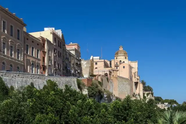 סיור בעיר העתיקה של קליארי credit to getyourguide.com