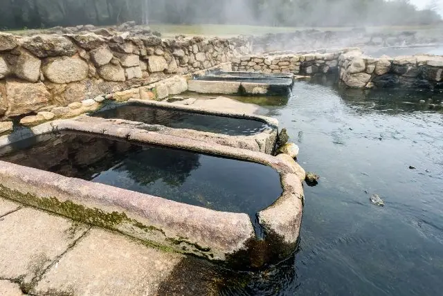 מרחצאות טרמיים טבעיים ואתרי ספא היסטוריים הידועים בסגולות המרפא שלהם בסרדיניה