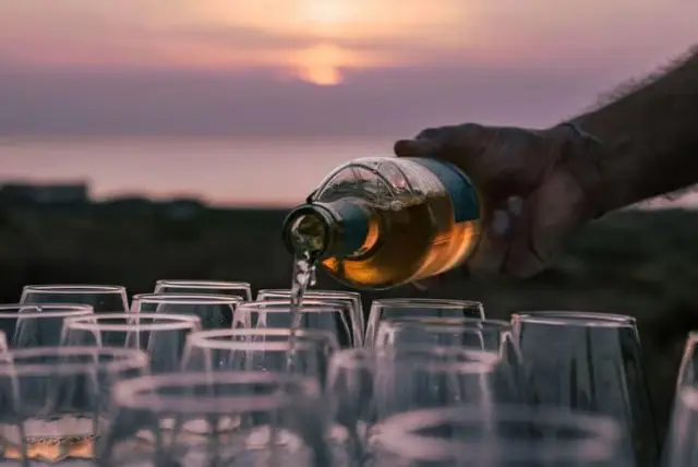 סיור יין בסרדיניה credit to getyourguide.com