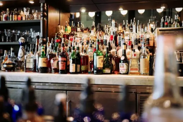 חיי לילה בסרדיניה - מועדונים, פאבים איפה מומלץ להיות בערב ומה לעשות