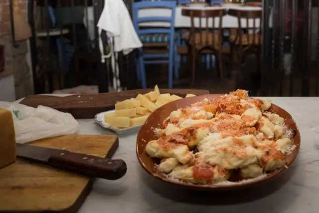 סדנת בישול אוכל מקומי בקליארי בסגנון סרדיניה (Sardinian Cooking Class) להכנת Culurgiones (קולורג'ונס) credit to viator.com