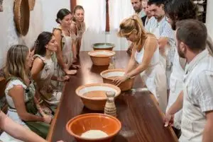 סדנת פסטה בסגנון סרדיניה עם שף מקצועי בעיר אולביה credit to getyourguide.com